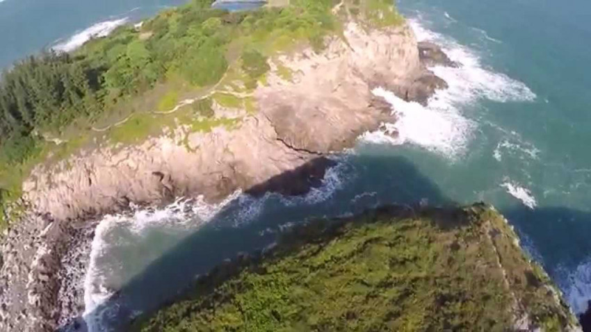 穿越海崖峭壁 － 東龍島